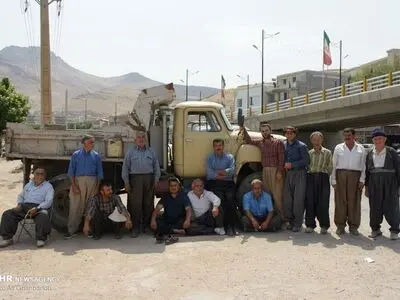 باربری با کامیون‌هایی که از صاحبانشان پیرتر هستند+تصاویر