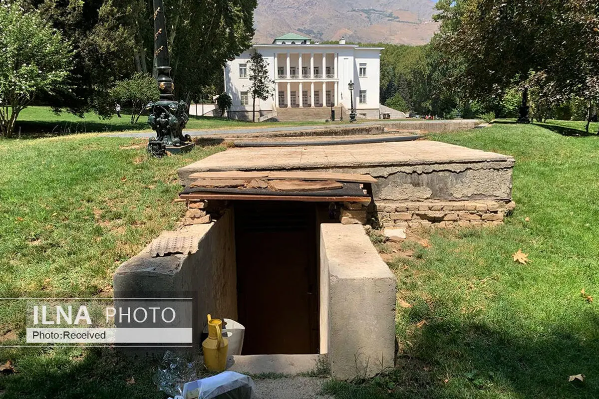 به‌جای حوض؛ نگرانِ دیوار موزه امیدوار و ساختمان قجری مجاور موزه سلاح باشید
