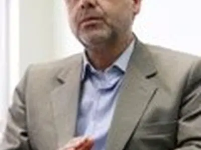 دکتر عارف همگان را به امید دعوت می‌کرد