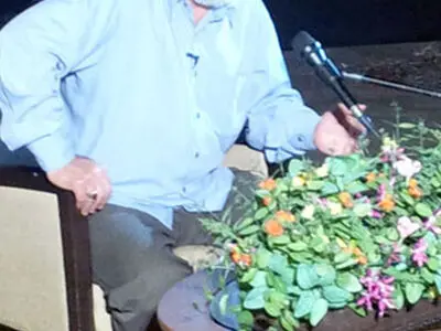 آوینی را مانند یک «چک» خرج می‌کنند