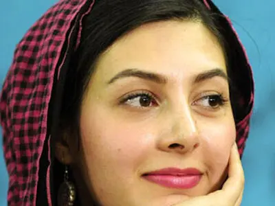 برق هیجان در چشمان مخاطب قابل مشاهده است