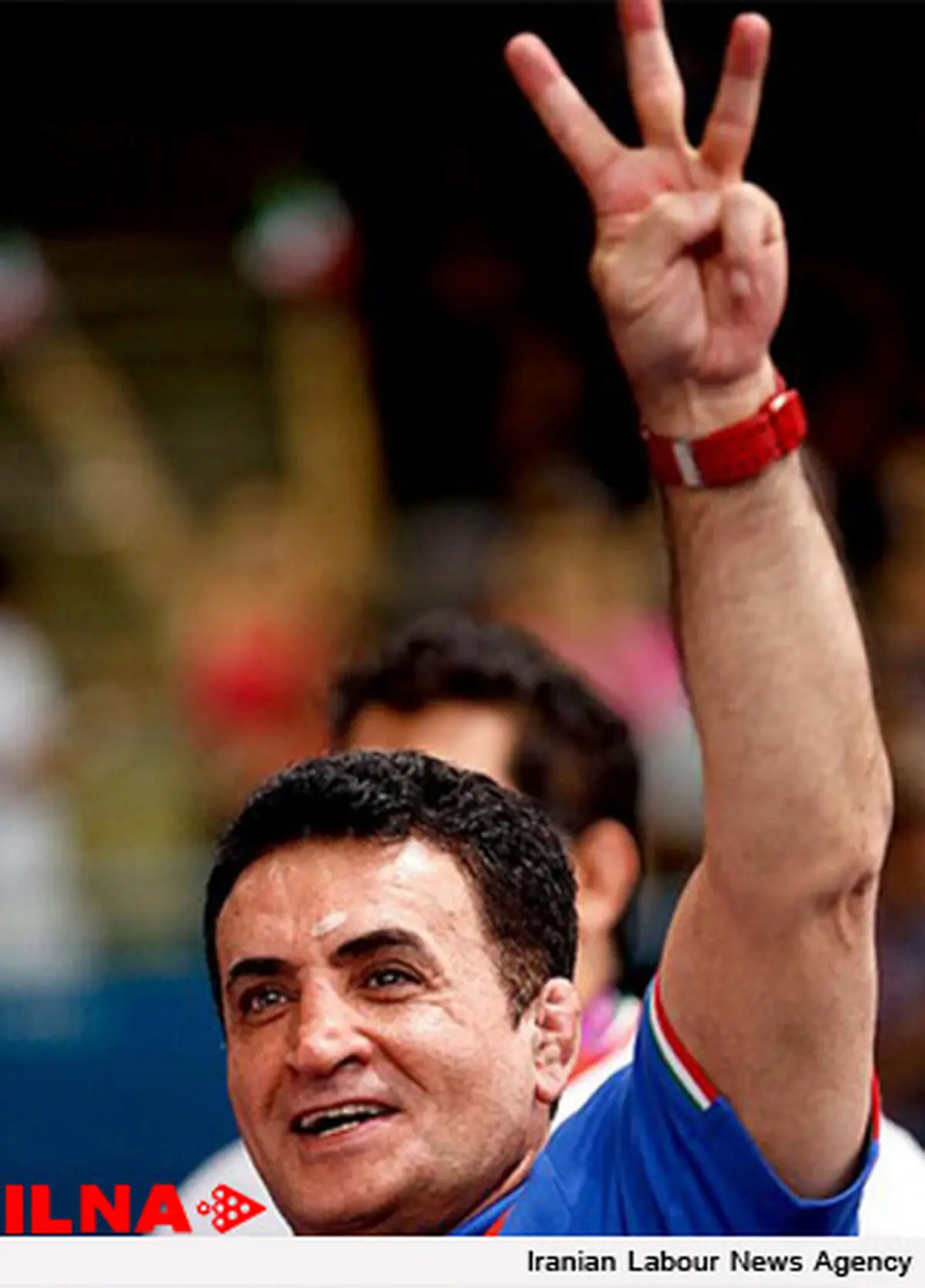 محمد بنا رسما کناره‌گیری کرد