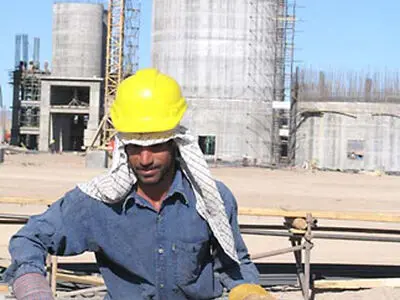 روزهای بیكاری كارگران ساختمانی افزایش یافته است
