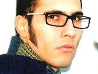 محمد مساوات «چهارصد دستگاه» را می‌نویسد