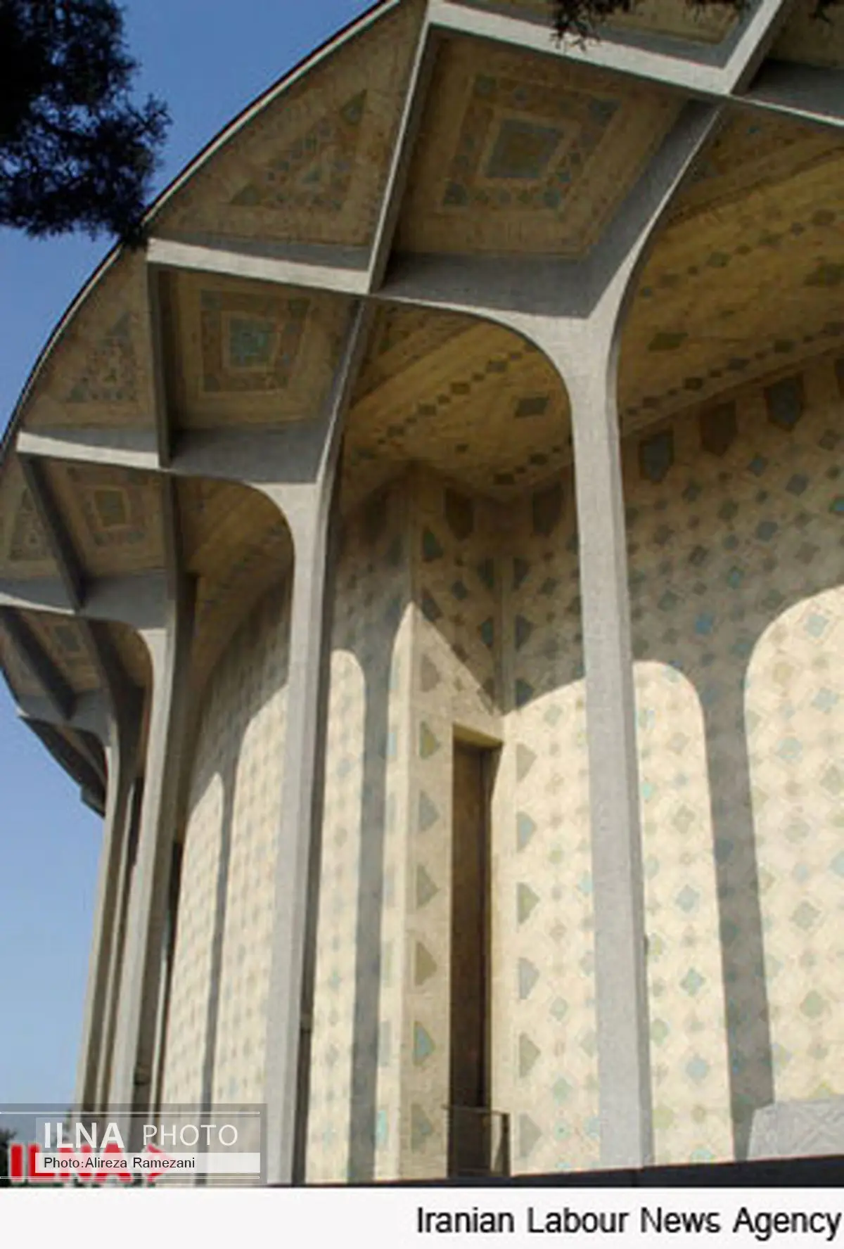 عکس: ریزش سقف تئاتر شهر 
