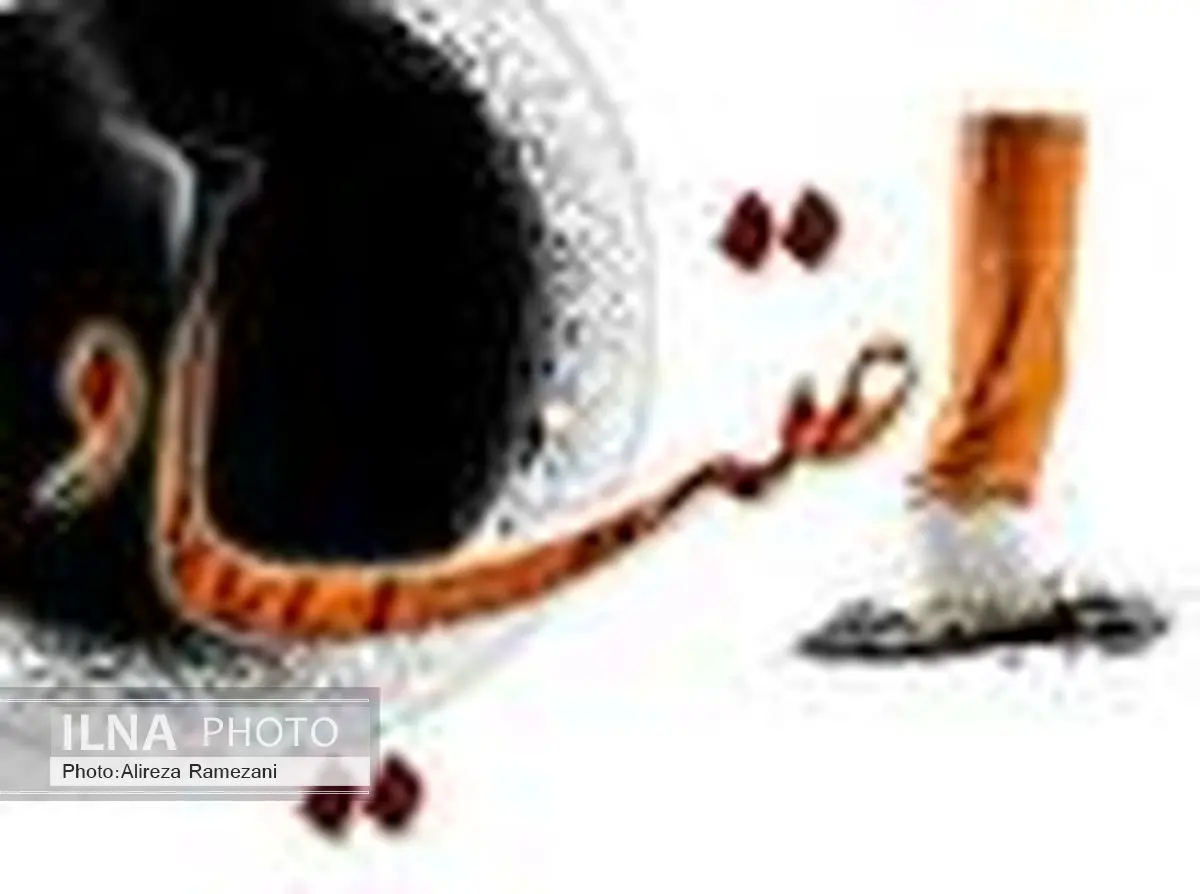 جوان معتاد روی پلیس و پدرش اسید پاشید