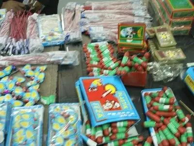 کشف بیش از ۸ هزار عدد مواد محترقه غیرمجاز در لنگرود
