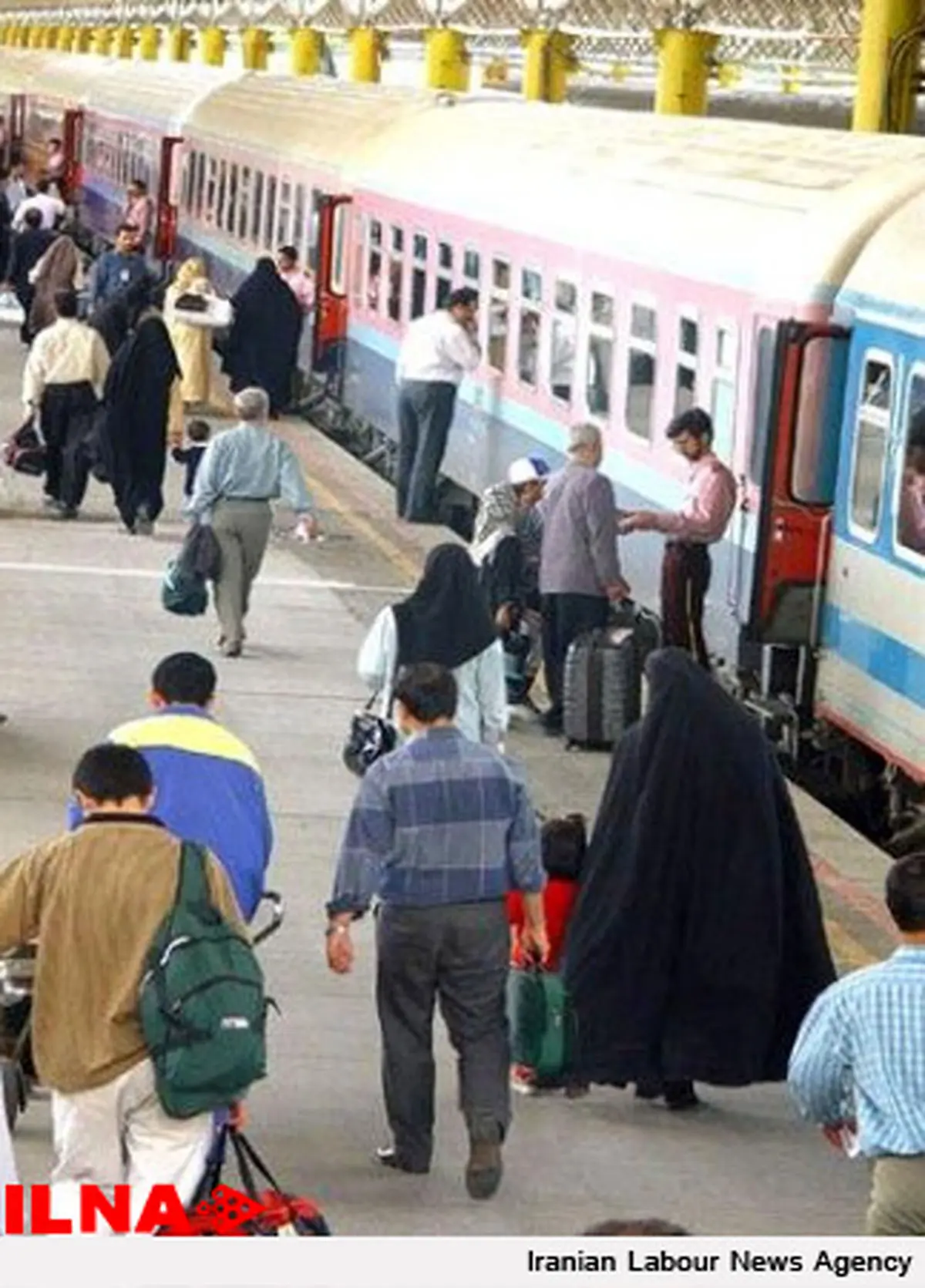 حادثه تیراندازی در قطار خنجک زاهدان/ 2 مامور یگان‌تکاوری مجروح شدند+ عکس