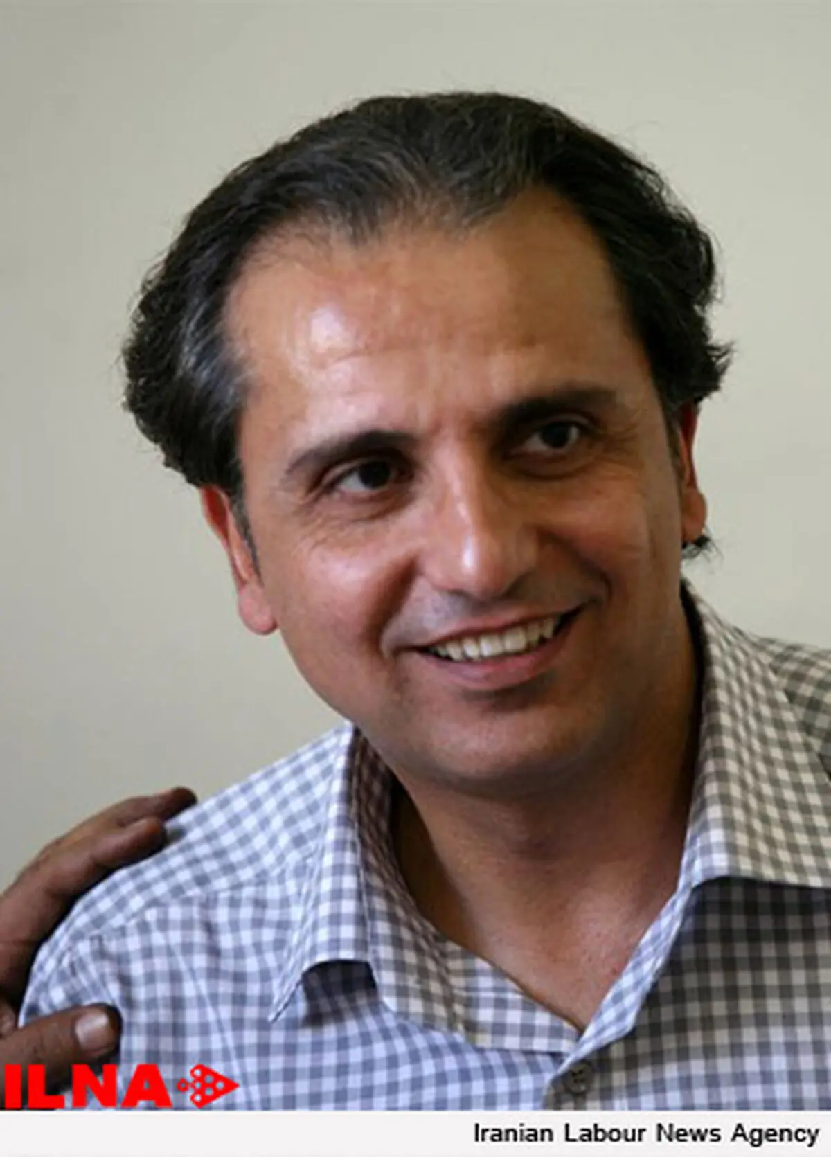 كارمندان اداره مالیات سد راه هنرمندان تئاتر می‌شوند