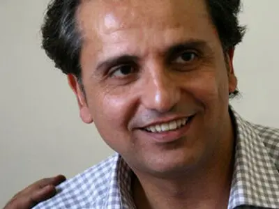 كارمندان اداره مالیات سد راه هنرمندان تئاتر می‌شوند