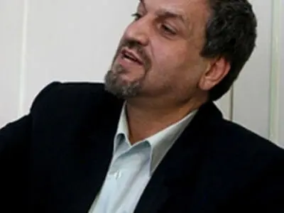 دولت تدبیر مسائل اقتصادی مردم را به عنوان اصلیترین اولویت کاری در نظر بگیرد