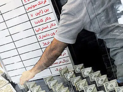 اختلاف ۳۰۰ تا ۴۰۰ تومانی نرخ دلار در بازار بین بانکی و رسمی