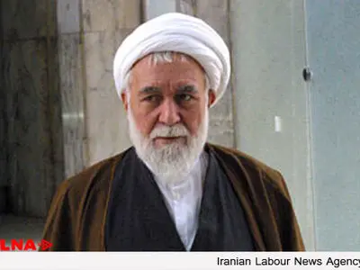هتک حرمت به مسئولان در تریبون نماز جمعه خلاف شرع اعلام شود
