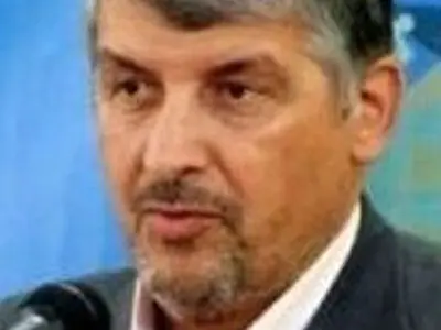 بهتر است مشایی با میل خود در انتخابات شركت نكند