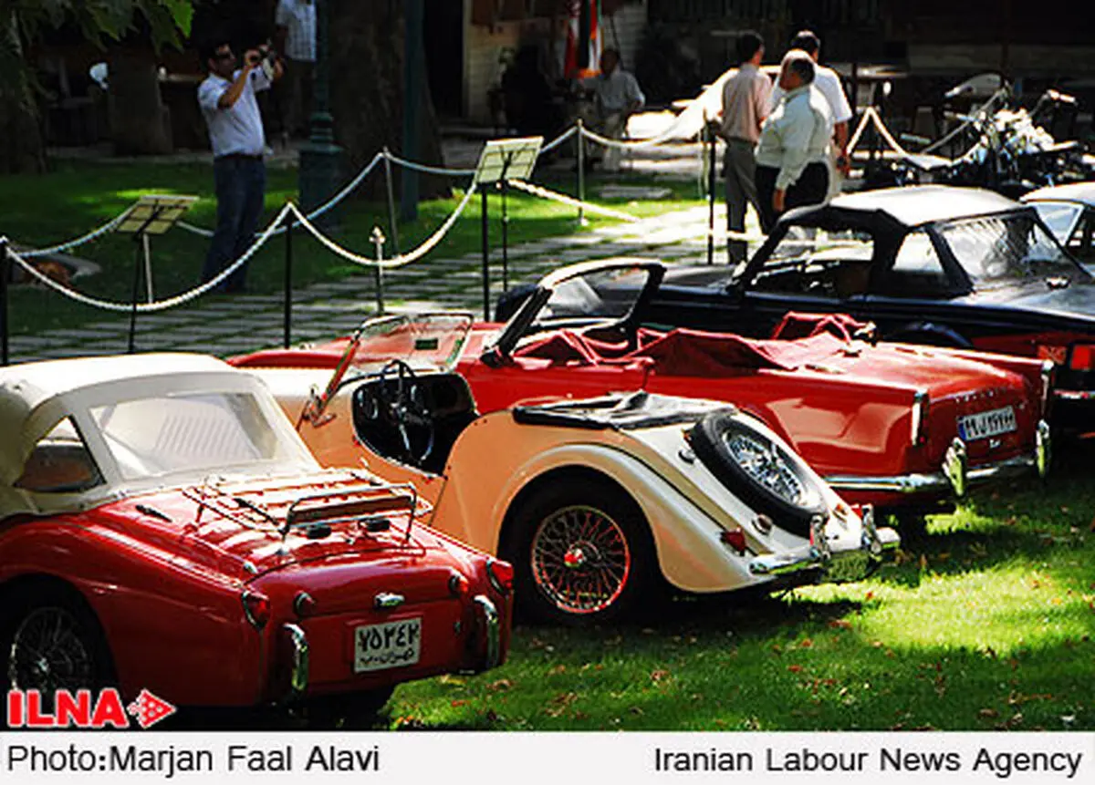 نمایشگاه خودروهای کلاسیک در باقرشهر تهران
