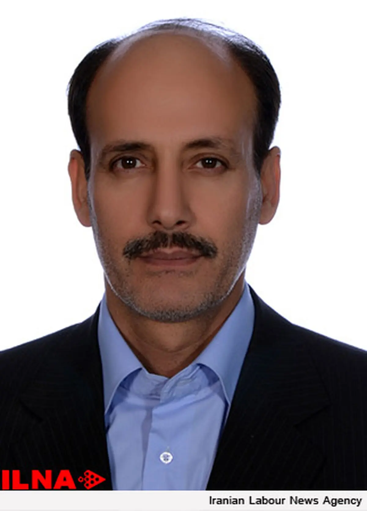 روحانی به شعارهای اقتصادی خود جامه عمل بپوشاند