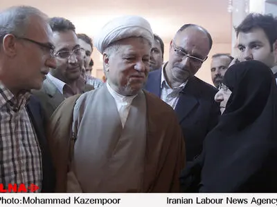 دیدار آیت‌الله هاشمی رفسنجانی با خانواده شهیدان جوادسپهری