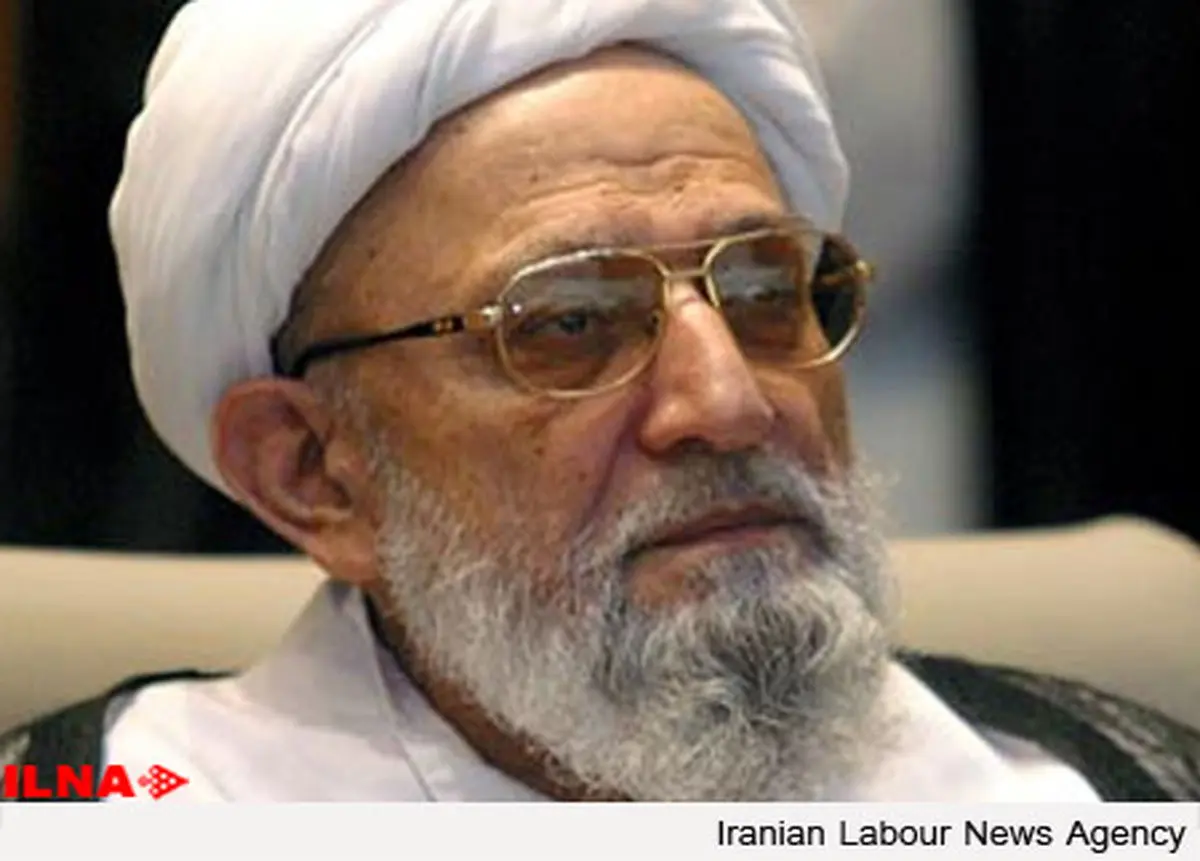 آیتالله مهدوی کنی رای خود را داخل صندوق انداخت