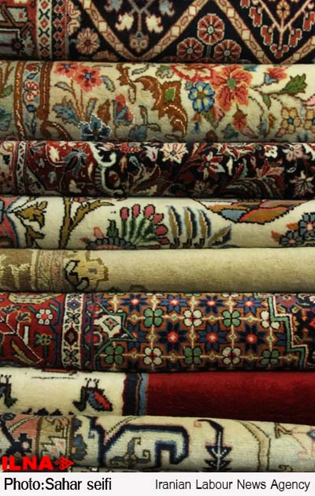 غرفه گنجینه فرش‌های یکصدساله درهمدان راه اندازی شد