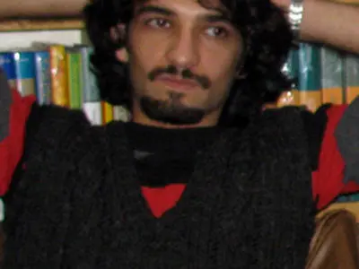 محمد مصدق در معبد دلفی