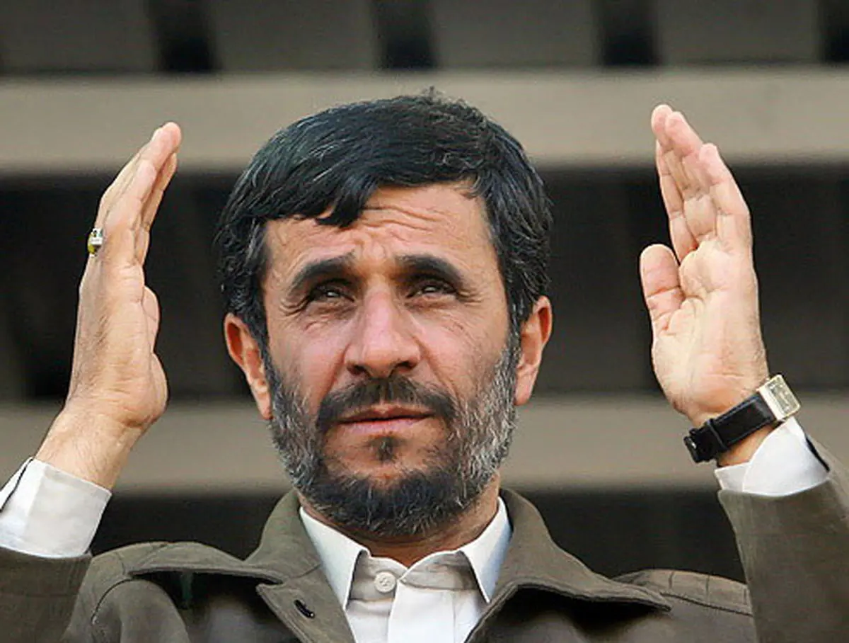 احمدینژاد به دیدار یادگار امام(ره) رفت