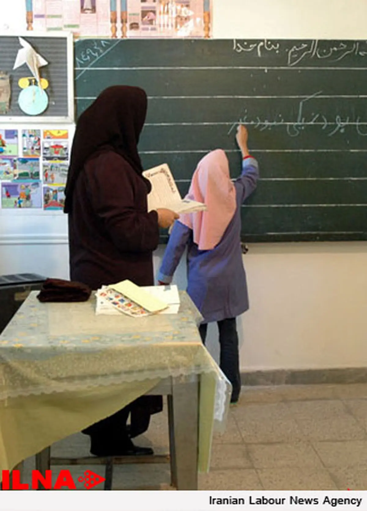 اعتراض آموزگاران به ثبات نرخ تصحییح اوراق امتحانی