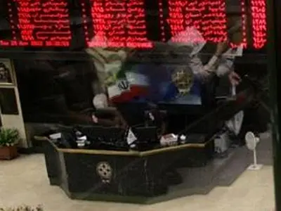 تفادیا للتقلبات ..بورصة طهران تحظر المضاربة الیومیة