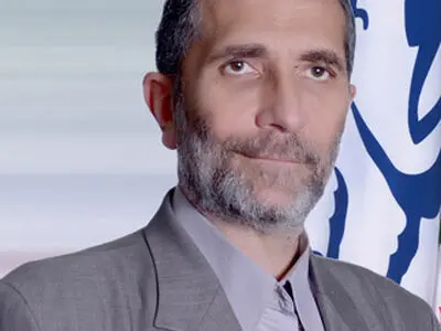 آخوندی بیشتر شخصیتی سیاسی است