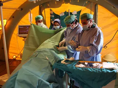تامین داروهای اساسی زلزله‌زدگان ادامه دارد