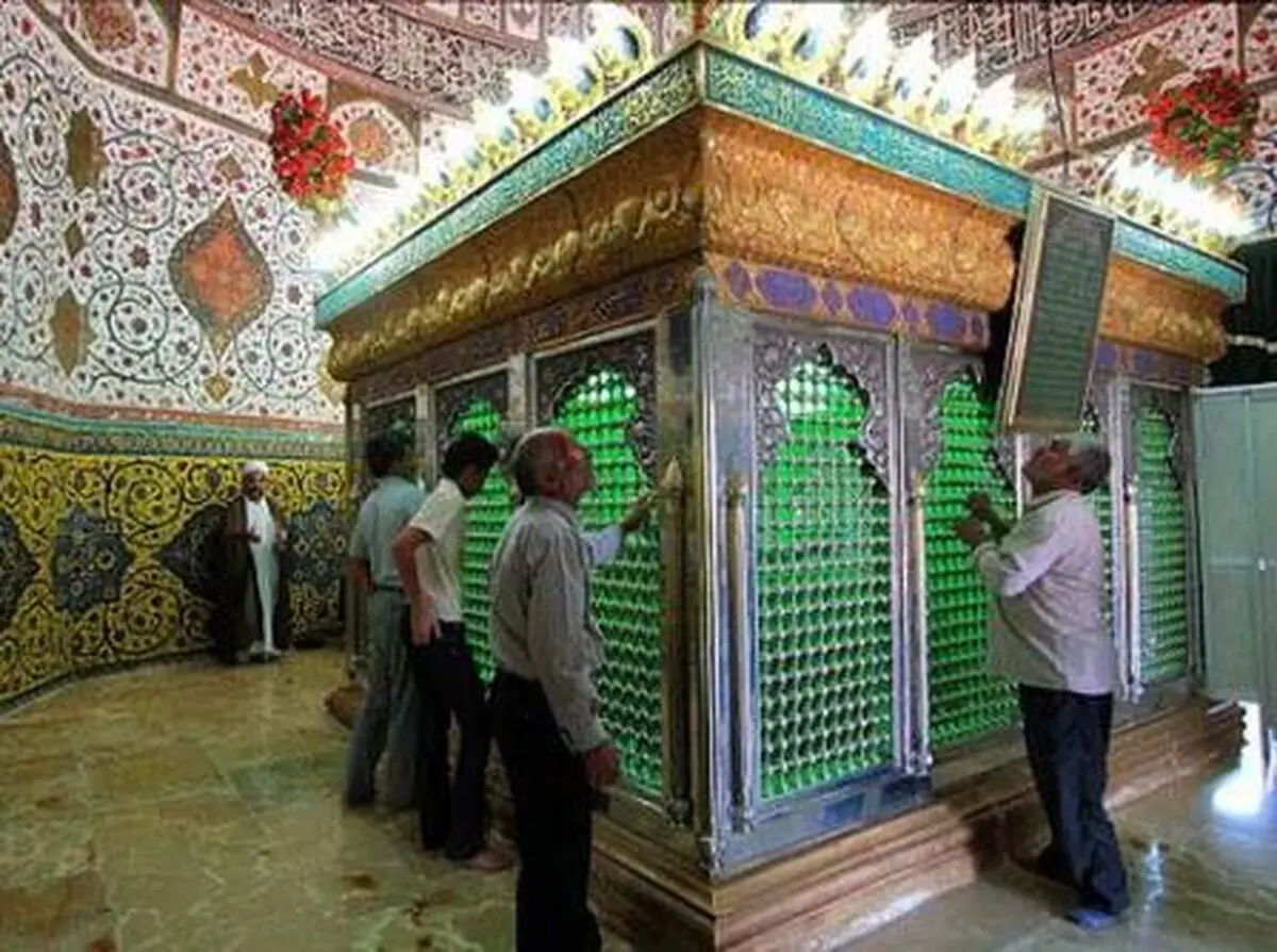 دعای سحر از فضای معنوی حرم مطهر شهید اردهال، میهمان سفره‌های سحری می‌شود