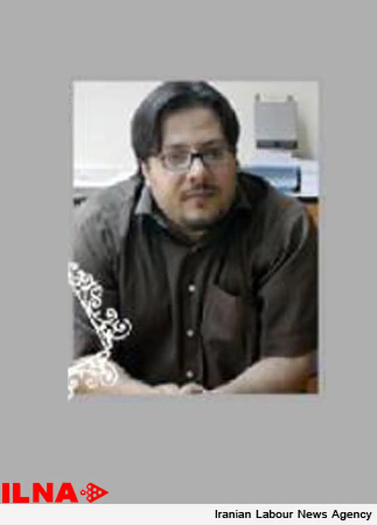 «تکیه بر دیوار نمناک» به صحنه می‌آید