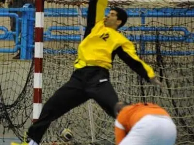 بوسه ثامن الحجج مشهد بر جام قهرمانی