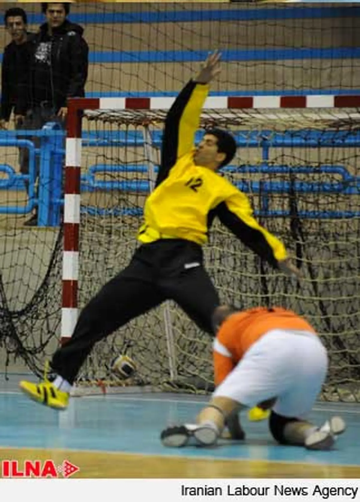 بوسه ثامن الحجج مشهد بر جام قهرمانی