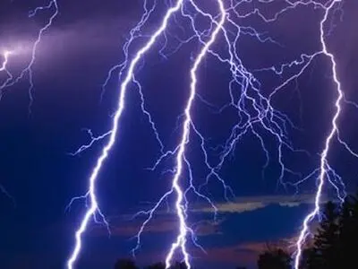 جان باختن دختر 12 ساله نهبندانی بر اثر صاعقه