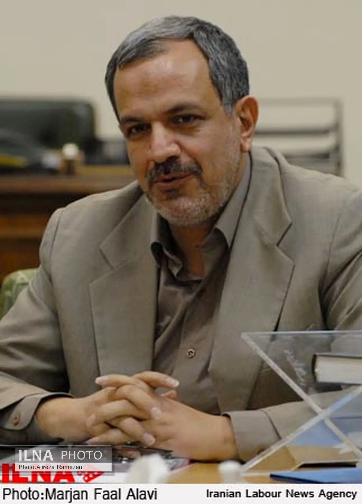 هنرمندان سخنگوی جامعه هستند