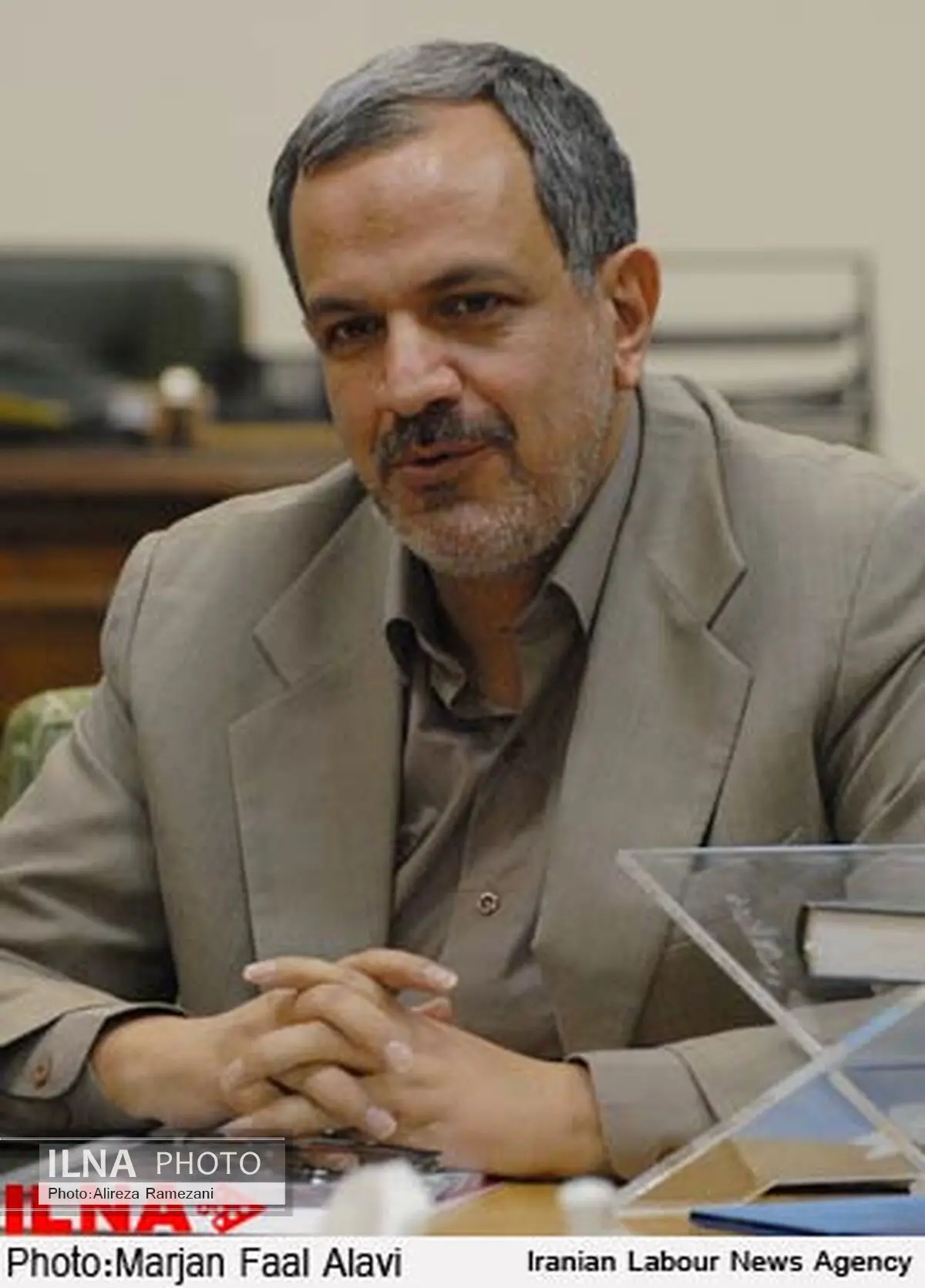 هنرمندان سخنگوی جامعه هستند