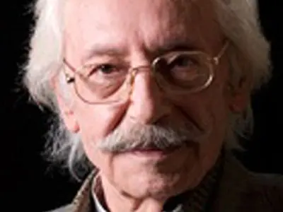 مشایخی زنگ افتتاح نمایش «سه‌گانه اورنگ» را می‌نوازد