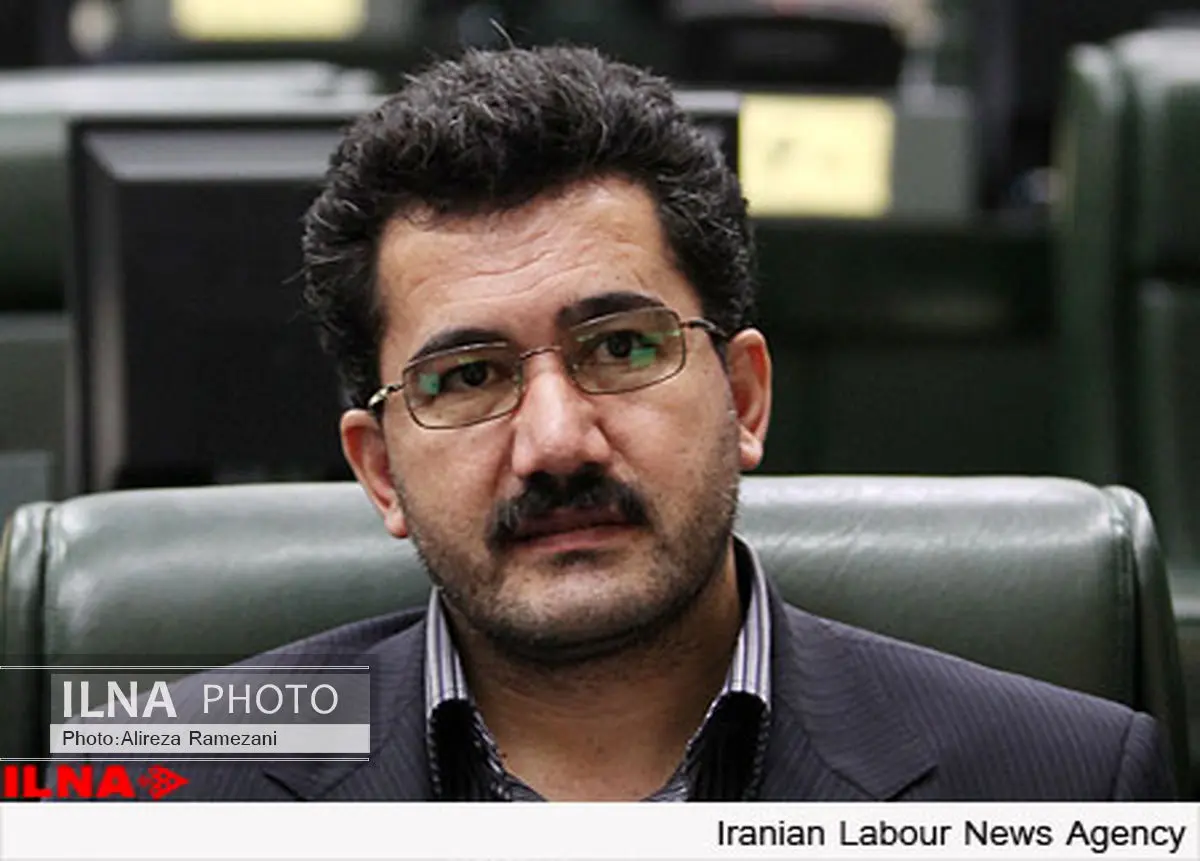 فوق لیسانس ادبیات در نامه درخواست کار٬ دو غلط املایی دارد