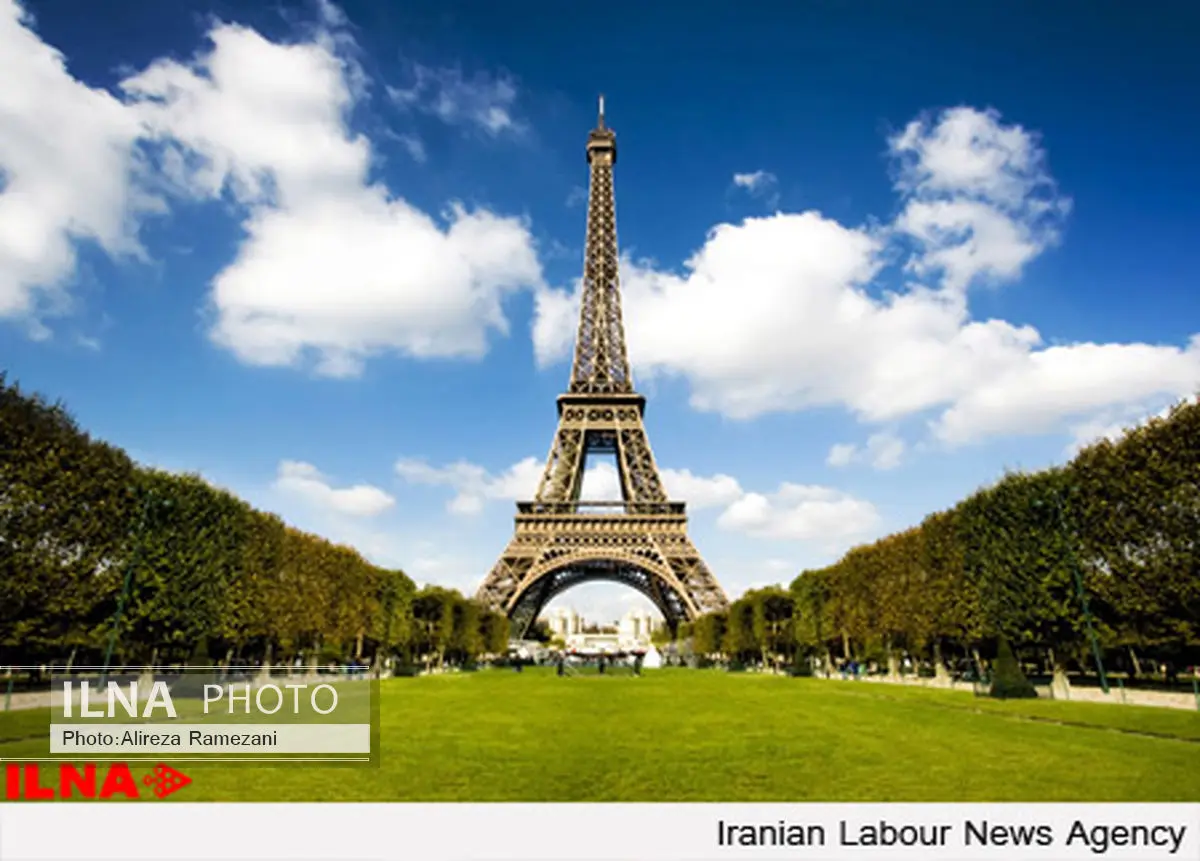 عکس: خطیب مشهور در کنار برج ایفل پاریس 