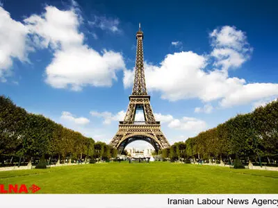 عکس: خطیب مشهور در کنار برج ایفل پاریس 