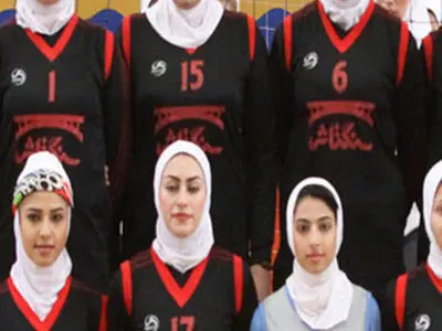 بانوان والیبالیست‌ سنگ‌تاش شیراز سوم شدند