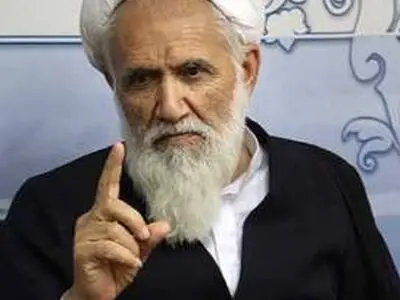 انتقاد شدید حائری شیرازی از پرداخت‌های هنگفت و مجوز واردات خودرو به بازیکنان