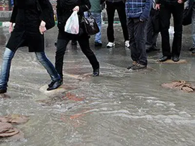 آب‌گرفتگی معابر در اردبیل به‌سرعت رفع می‌شود