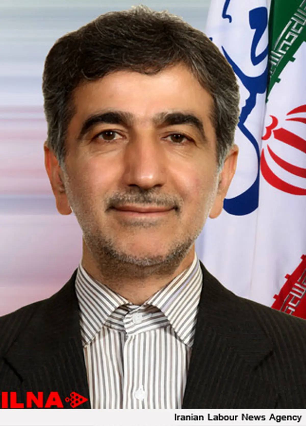 شایسته است از هاشمی تجلیل شود