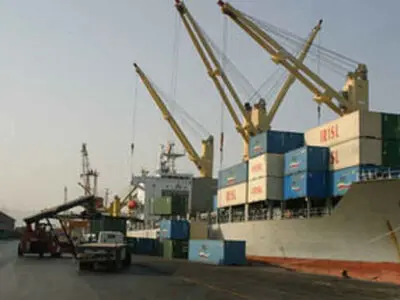 افزایش ۴۴ درصدی عملیات تخلیه و بارگیری در بنادر آبادان