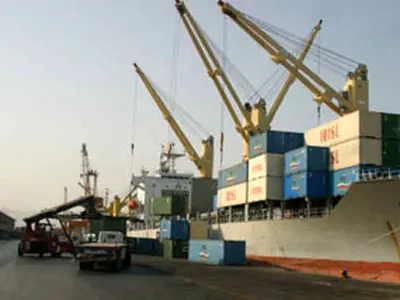 افزایش ۴۴ درصدی عملیات تخلیه و بارگیری در بنادر آبادان