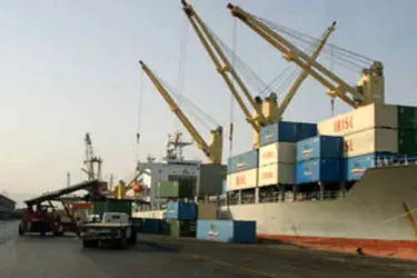 افزایش ۴۴ درصدی عملیات تخلیه و بارگیری در بنادر آبادان