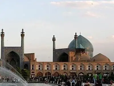 متروی اصفهان از میدان نقش‌جهان عبورنخواهد کرد/ عبور مترو از مسیر بدون خطر برای آثار تاریخی