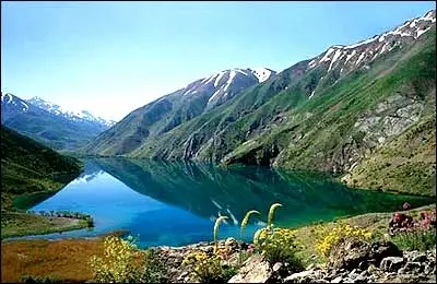 سالانه بین ۱۰ تا ۳۰ هزار گردشگر از دریاچه گهر بازدید می‌کنند
