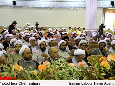 انتقاد از روحانیون: آنها از پناهگاه بودن مردم فاصله گرفته اند